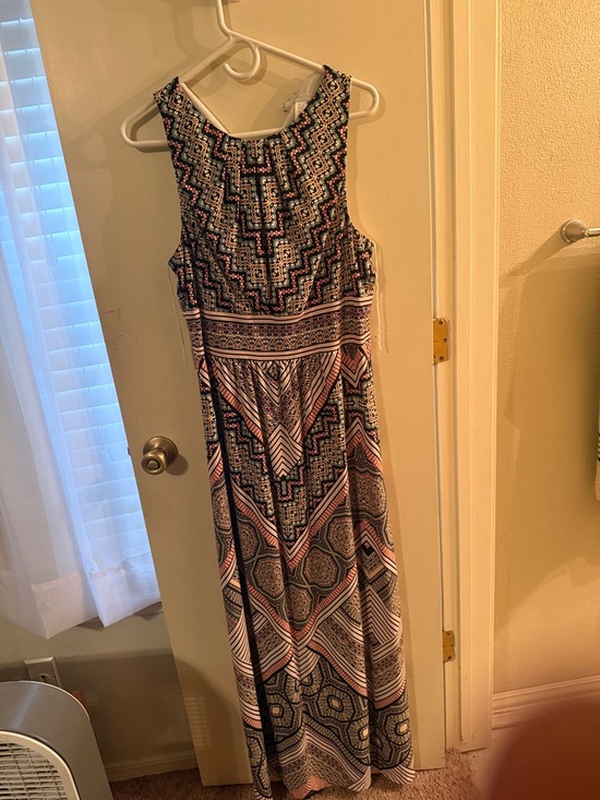 London Times Dresses & Skirts - London Times Geometric Print Maxi Dress in Navy and Pink